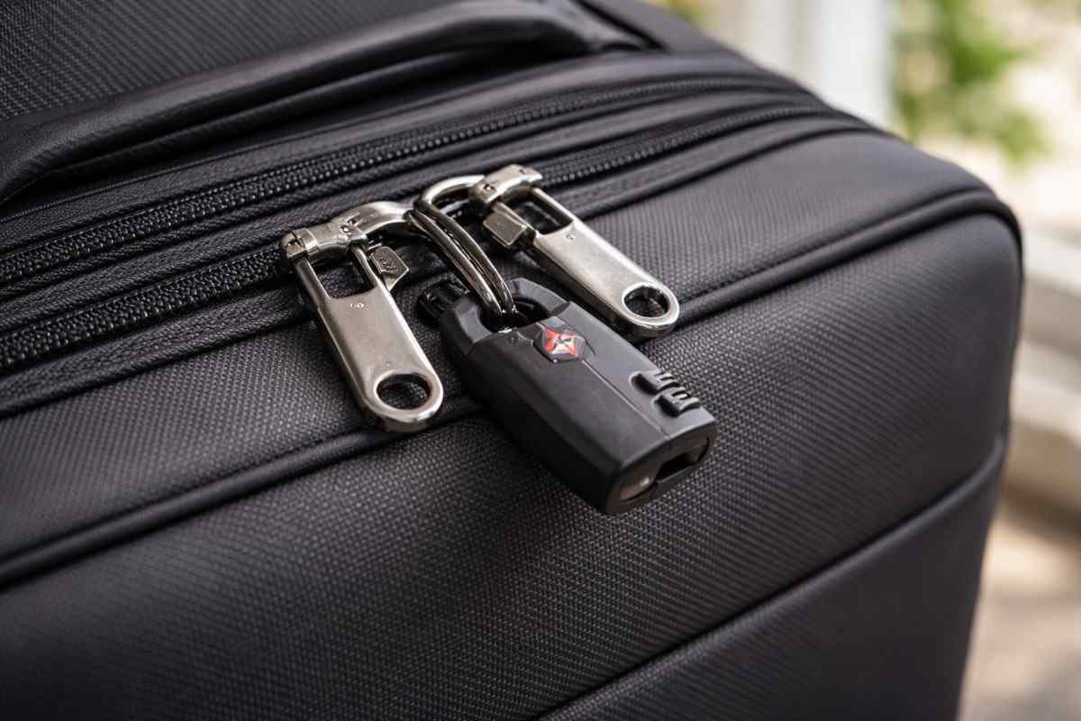 Lockable Zippers And Closures