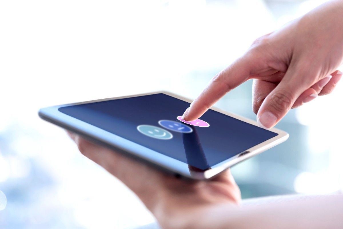 Touchscreen Interactions Capture Mobile Habits