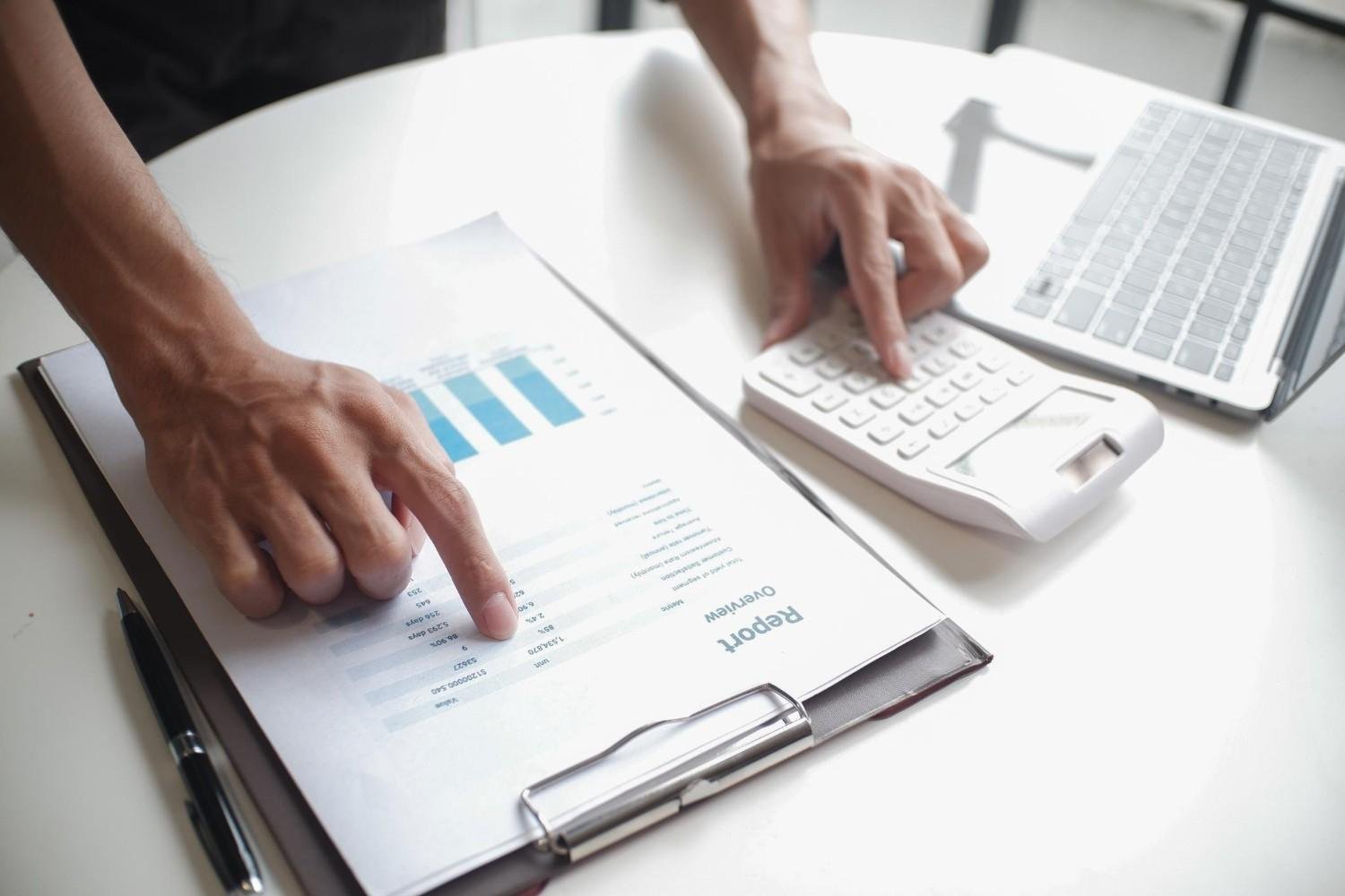 Irregular Expense Patterns Disrupt Financial Consistency