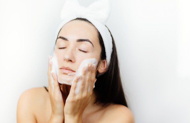 How to Choose the Right Cleanser for Acne-Prone Skin